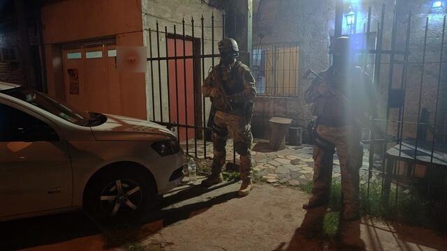 Dos de los jóvenes de 19 años cayeron bajo arresto el lunes en la zona noroeste.