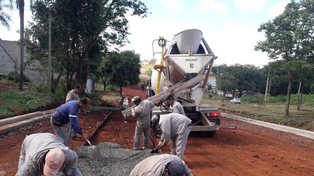 Oberá: el municipio realiza obras sobre el puente en el arroyo Mbotaby