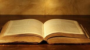 Adiós al amarillento de las páginas de los libros: el trucazo para quitarlas y que quede como nueva