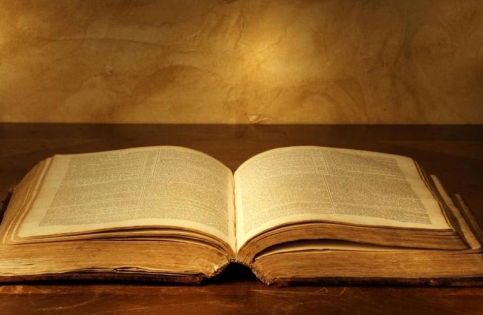 Adiós al amarillento de los libros: el trucazo para quitarlo y que queden como nuevos