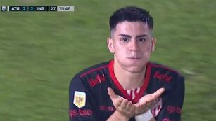 Alex Luna marcó los dos goles de Instituto en Tucumán. El segundo, golazo de tiro libre. Lo único rescatable (Captura de TV)