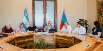 El gobernador, Raúl Jalil, se reunió con autoridades del Tribunal de Cuentas.