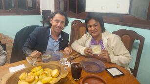 A principios de este mes el diputado francés de origen chileno Rodrigo Arenas visitó a Milagro Sala y le entregó una medalla de la Asamblea Nacional Francesa "en reconocimiento y solidaridad por su lucha por la dignidad y bienestar del pueblo jujeño".