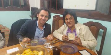 A principios de este mes el diputado francés de origen chileno Rodrigo Arenas visitó a Milagro Sala y le entregó una medalla de la Asamblea Nacional Francesa "en reconocimiento y solidaridad por su lucha por la dignidad y bienestar del pueblo jujeño".