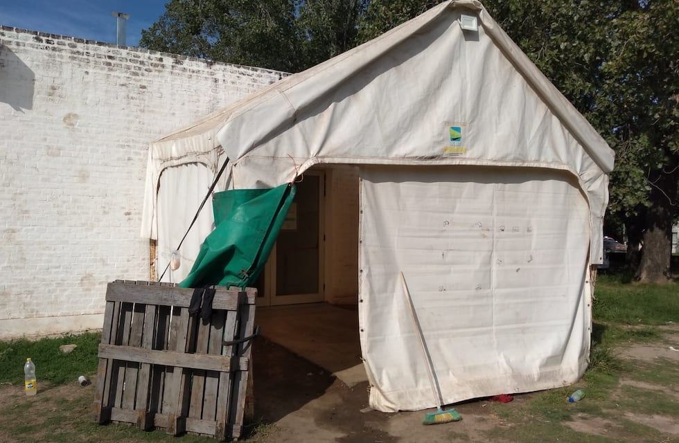 Una familia de Santo Tomé lleva más de dos meses usurpando una carpa para hisopados
