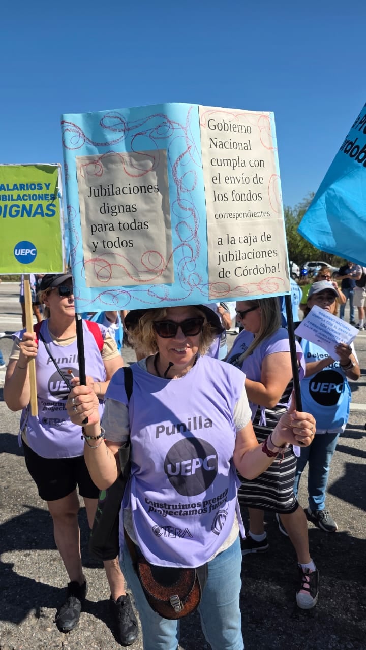 Gremios estatales protestan en el peaje Córdoba - Carlos Paz. (Foto: Prensa)