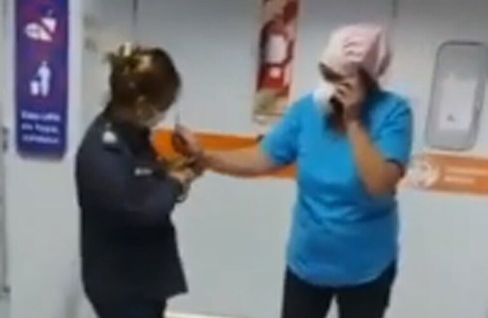 La enfermera arrestada en Longchamps remarcó que priorizó “la vida” y le “pusieron las esposas”