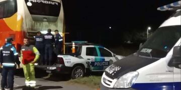 Dos micros fueron atacados con más de 90 impactos de bala por parte de los atacantes.