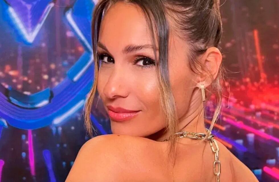 Pampita apostó por el look must de la temporada y demostró ser una verdadera reina de la moda