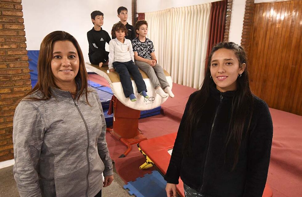Ana Donoso y Victoria Ledesma, primeras en Cuyo en entrenar a varones en Gimnasia Artística competitiva