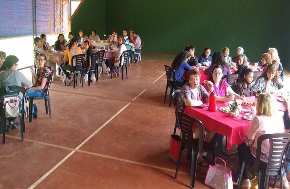 Se realizó un té bingo en Eldorado para la compra de luces navideñas