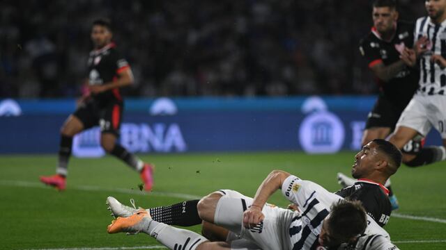 Fernando Alarcón, el mejor de Instituto y quizá de la cancha, fue parte de la jugada del penal que al final no se cobró (Facundo Luque y José Gabriel Hernández)