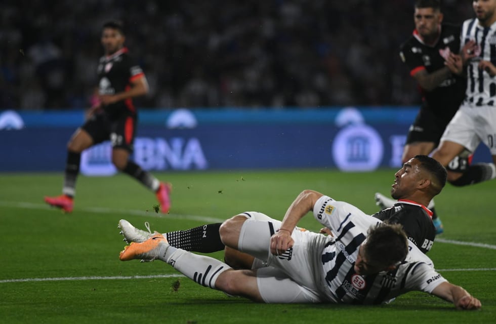 Video: el penal que habían cobrado para Talleres ante Instituto y el VAR desactivó