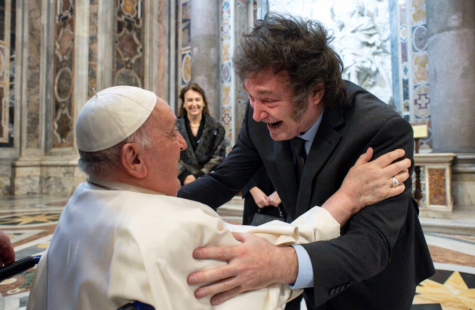 El abrazo entre Milei y Francisco tras la canonización de Mama Antula: “Es un momento muy importante para la historia argentina”