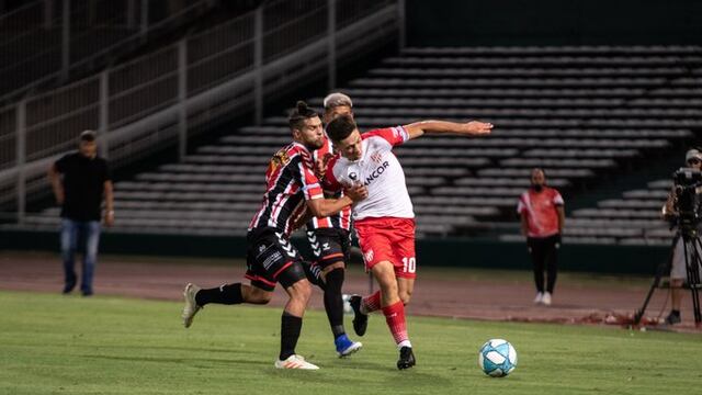 Teté Quiroz reemplazó al lesiondo Damián Arce con Rodrigo Garro, y quedó conforme con lo que mostró el equipo.