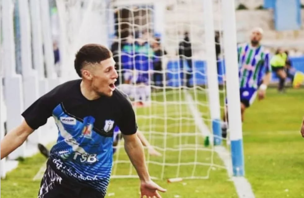 Quién es Enzo “Turu” Rodríguez, albañil de Neuquén que la rompe dentro de la cancha