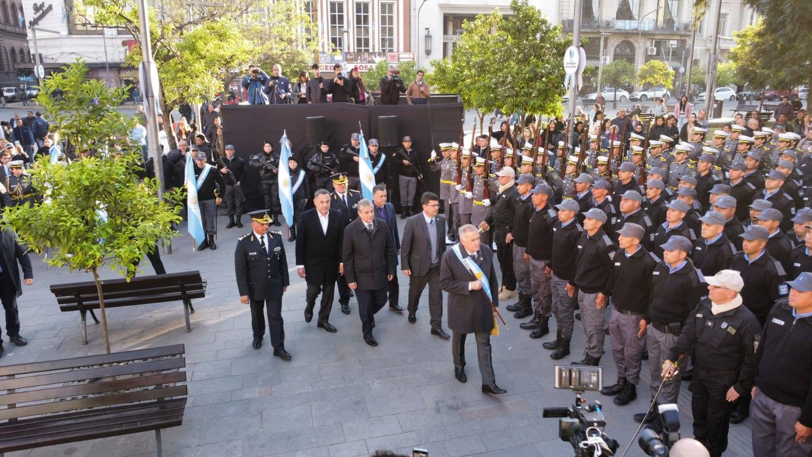 La norma garantiza carrera penitenciaria, ART anual, subsidios y cupos habitacionales, mejorando las condiciones de los agentes.