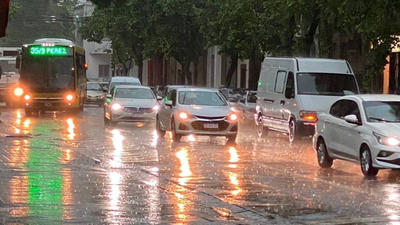 La ciudad de Rosario pasó una jornada cargada de agua por tormentas y chaparrones.