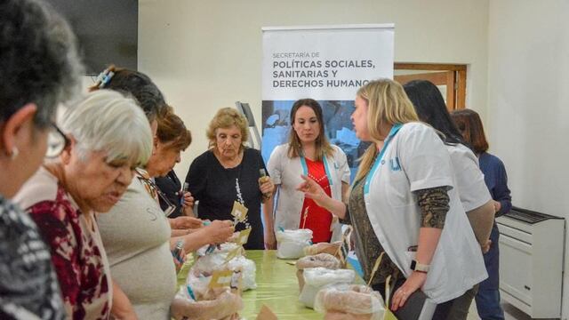 Taller ”Sal de Mi Corazón” continúa recorriendo Centros de Jubilados