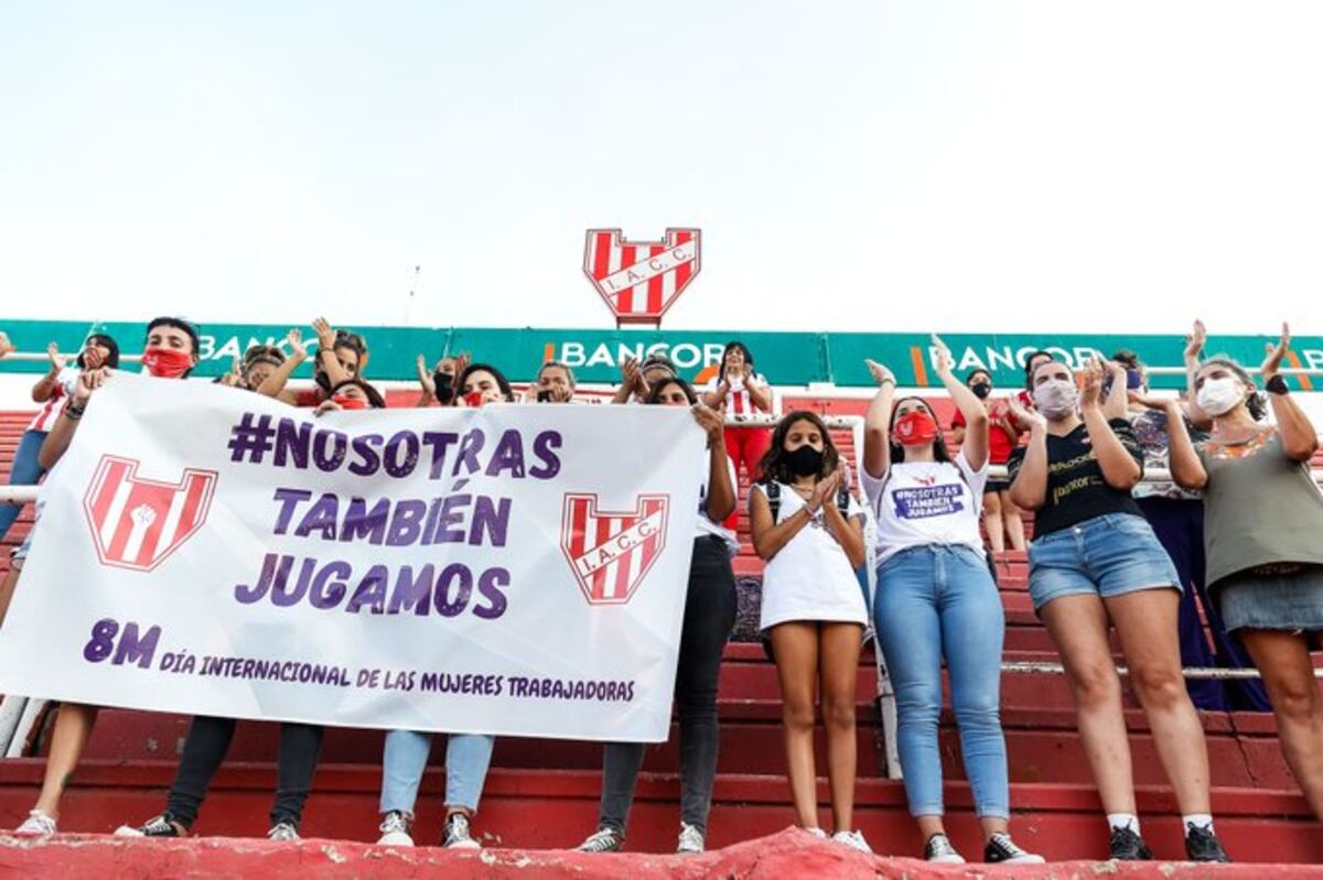 Gloriosas conmemoran su día en Alta Córdoba. Lo propio ocurrió con Celestes en Alberdi.