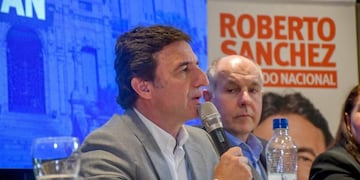 Frente Unidos por Tucumán . No dieron a conocer la lista oficial pero estos son los nombres que están circulando:
Roberto Sánchez, diputado nacional