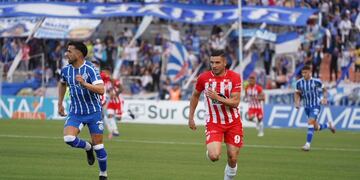 Maravilla Martínez en acción. Participó en el gol de Instituto, que se trae un buen punto de Mendoza (Prensa Instituto).