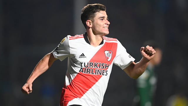 Julián Álvarez cortó su sequía goleadora con un hat trick.