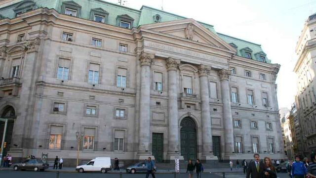 El Banco Nación le pagará un bono de $ 66.000 a cada empleado por el cumpleaños de la entidad (Archivo).