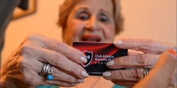 Beatríz, la hincha mas longeva de Newell's fue a votar.