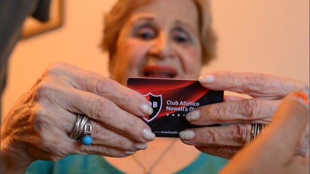 Beatríz, la hincha mas longeva de Newell's fue a votar.