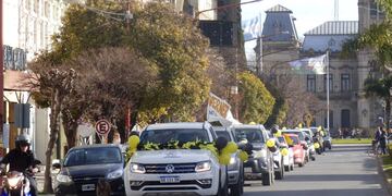 Caravana de Werner Nickel por el centro de la ciudad
