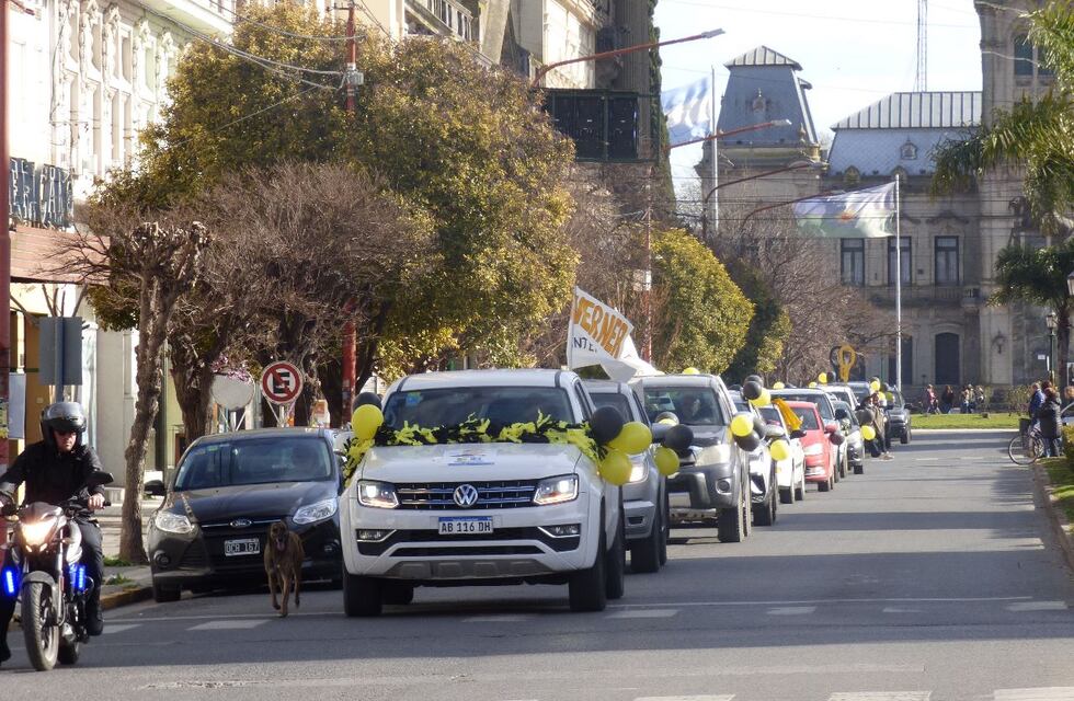 Caravana de Werner Nickel por el centro de la ciudad