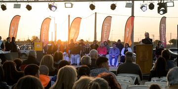 Entrega de 16 viviendas en Arroyito