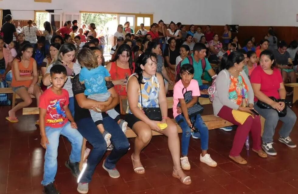 Inicio de clases en Puerto Libertad: el municipio entregó kits escolares