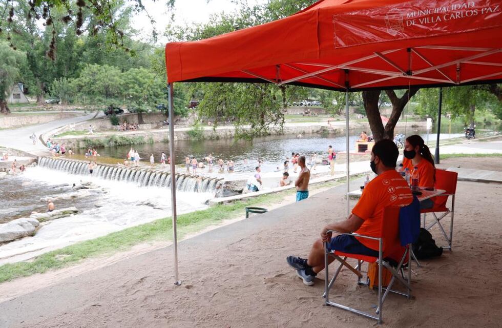 Operativo verano en Carlos Paz: 15 puestos de información y más de 200 personas abocadas al turista