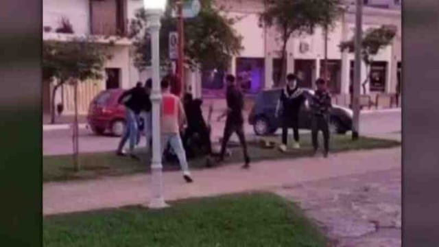 El chico fue atacado por una patota de más de 10 personas