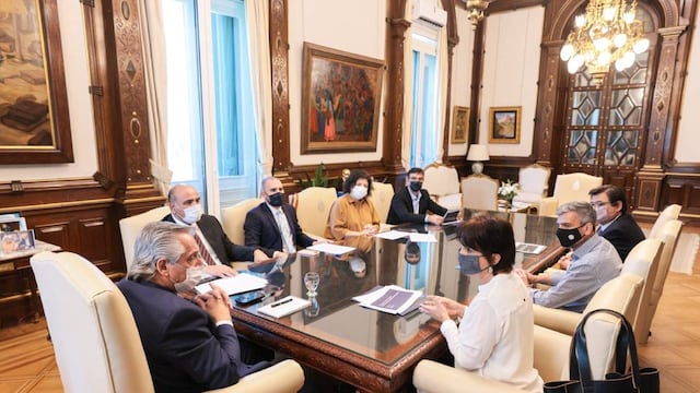 El presidente Alberto Fernández analizó la iniciativa con funcionarios el Gobierno.