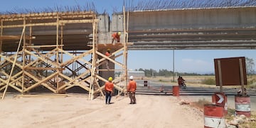 Avanza la construcción de las estructuras de seis puentes ubicados en distintos puntos del corredor como el río Las Pavas, el cruce con el ferrocarril Belgrano Norte o los cruces con las rutas provinciales 1, 43 y 53 o la RN 1V66.