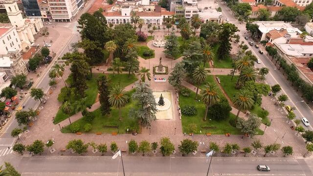 La plaza General Manuel Belgrano, el primer espacio público de San salvador de Jujuy, en el casco histórico de la ciudad.