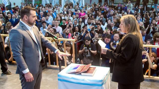 Walter Vuoto asumió un nuevo mandato como intendente de Ushuaia