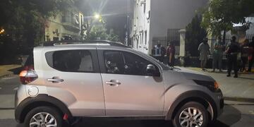 Balearon a un policía en Parque Chacabuco. (@AugustoTelias)