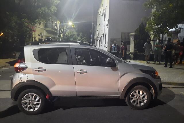 Balearon a un policía en Parque Chacabuco. (@AugustoTelias)