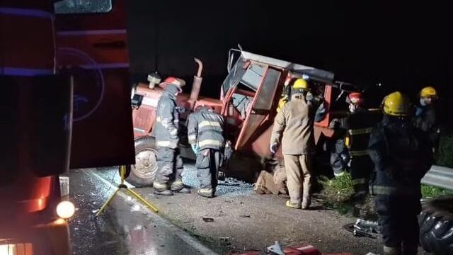 Accidente camioneta y tractor sobre Ruta 19 Arroyito