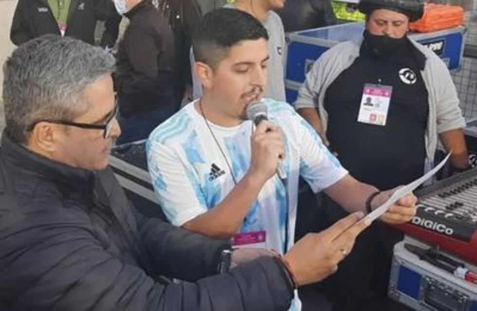 La “voz del estadio” en el partido de la Selección, un mercedino