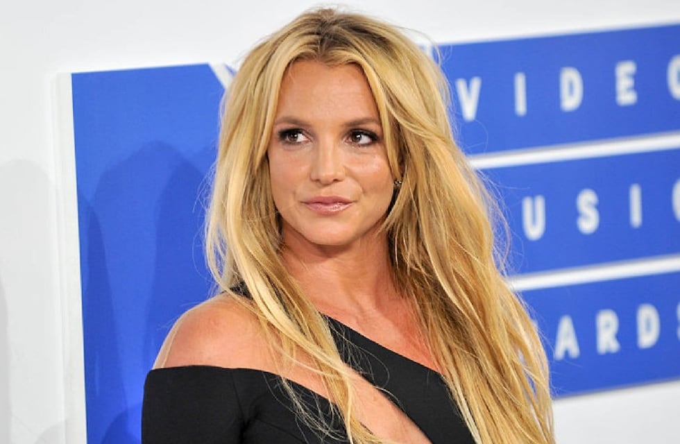 Britney Spears posó en topless y explicó por qué le gusta compartir fotos con poca ropa