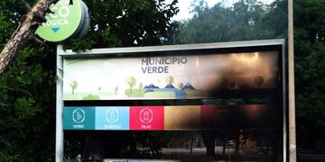 Estación ecológica quemada por los vándalos.