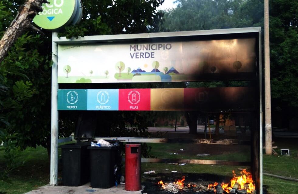 Vándalos prendieron fuego a una estación ecológica