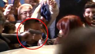Detuvieron a un hombre que quiso dispararle a Cristina Kirchner en la puerta de su casa. Foto: Captura de video
