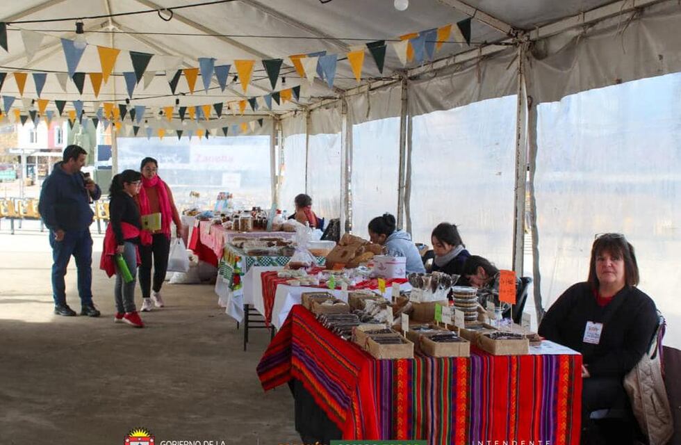 Cosquín: Feria de dulzuras en la Próspero Molina