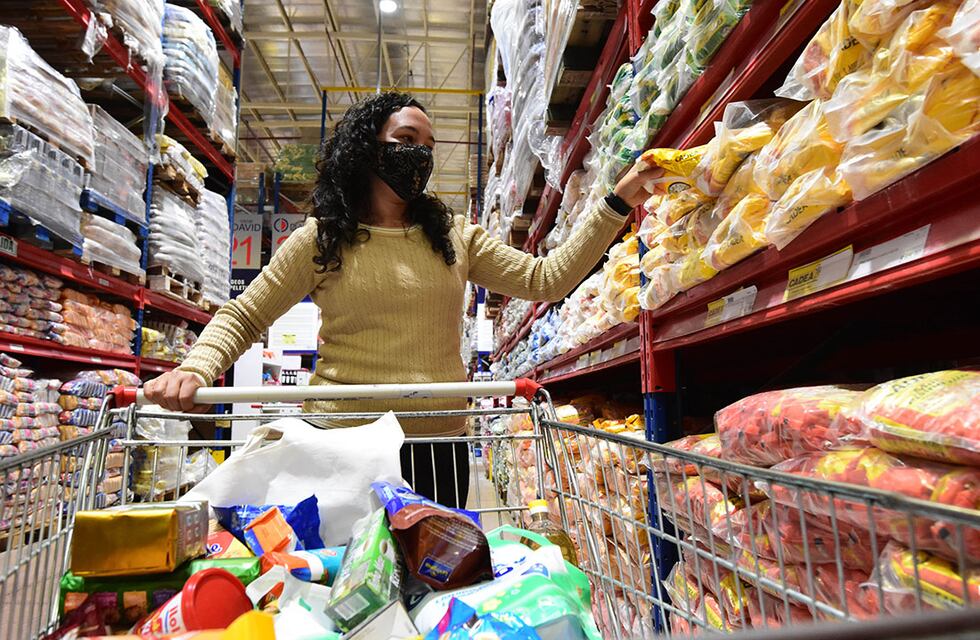 Guerra contra la inflación: desde el anuncio de Alberto Fernández, los alimentos aumentaron un 4%